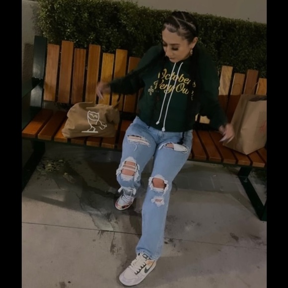 Meet your Posher, Amber - Picture 1 of 1